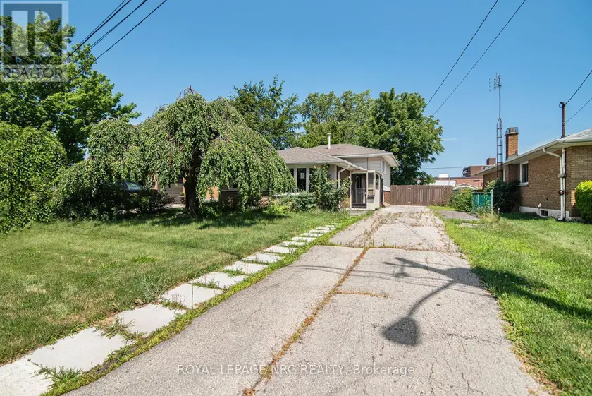 Detached at 100 MOUNTAIN AVENUE N, Hamilton