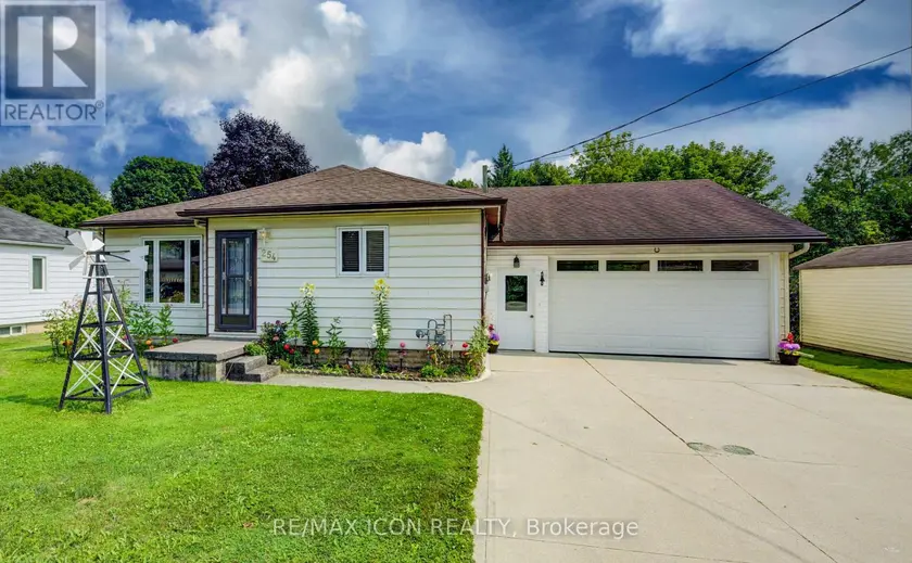 Detached at 254 WELLINGTON STREET W, Wellington North