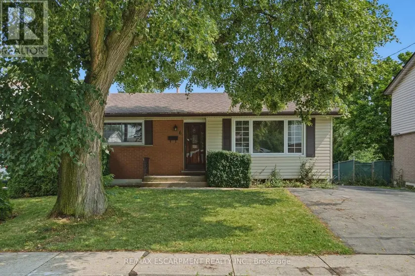 Detached at 6 CAPRICE COURT, Hamilton