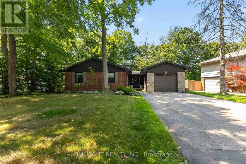 Detached at 836 MANCHESTER ROAD, London