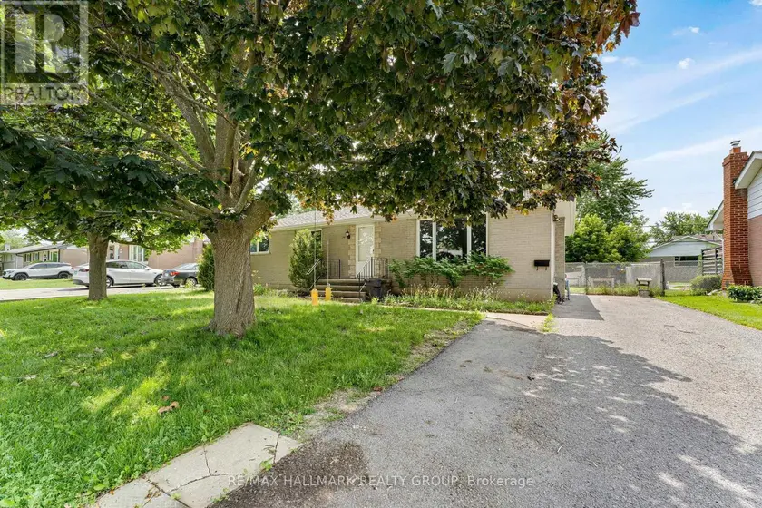 Detached at 75 BRISCOE STREET, Loyalist