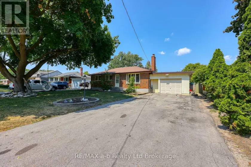 Detached at 6752 BEATTIE STREET, London