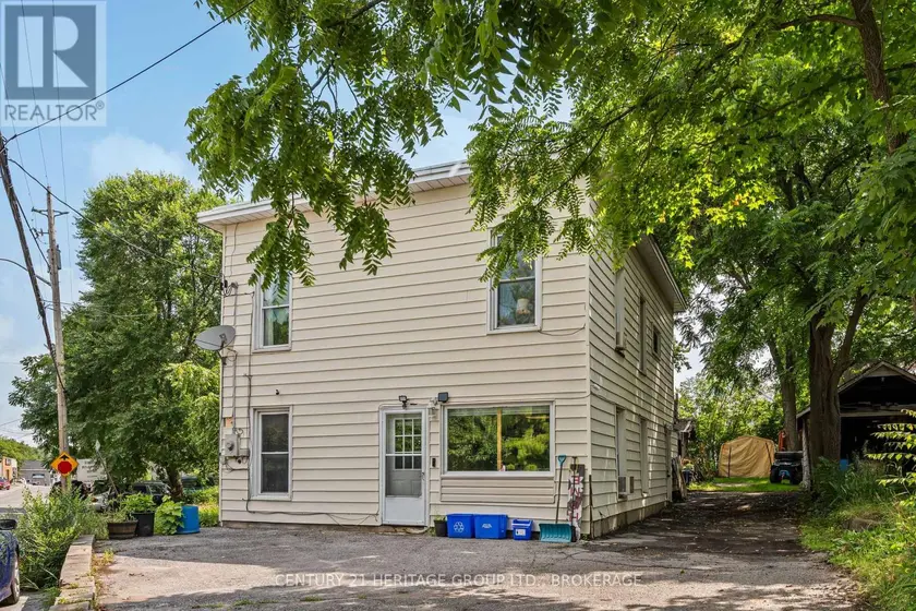 Detached at 4400 WILLIAM STREET, Frontenac
