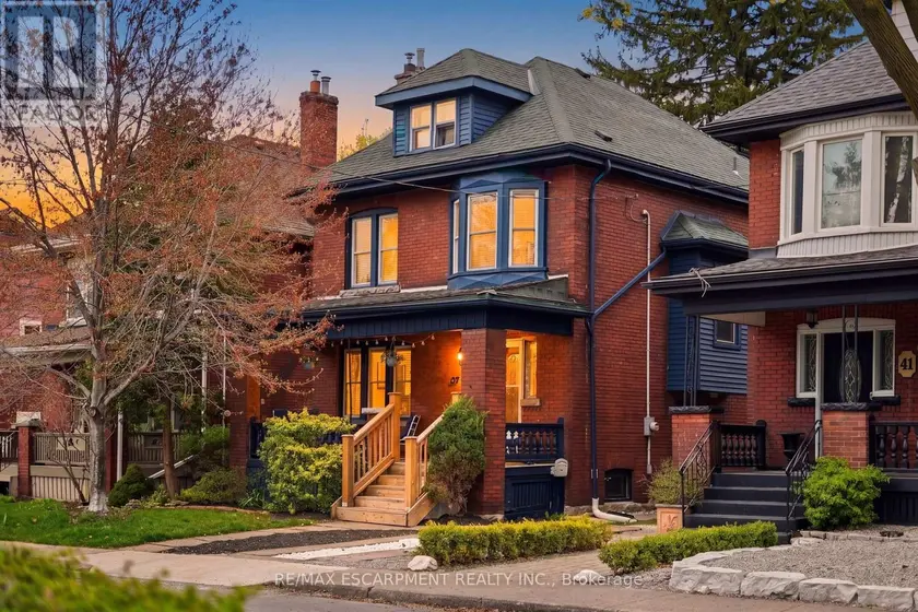 Detached at 37 CONNAUGHT AVENUE S, Hamilton
