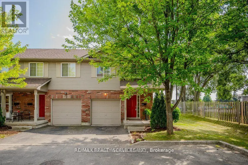 Townhouse at 17 - 120 DUDHOPE AVENUE, Cambridge
