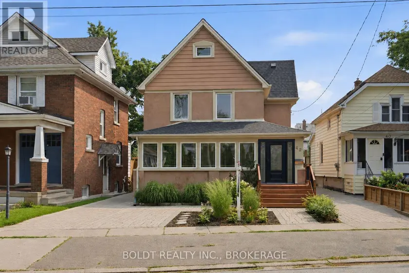 Detached at 42 THOMAS STREET, St. Catharines