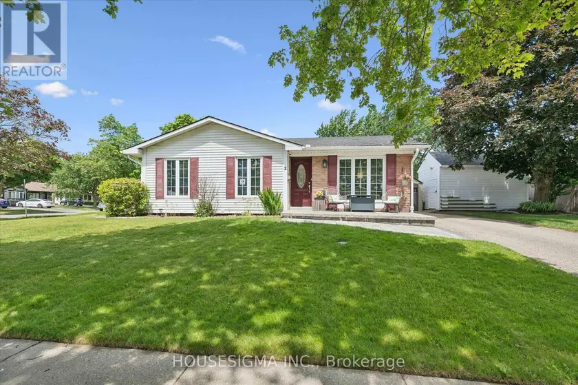 Detached at 2 KEEWATIN AVENUE, Kitchener