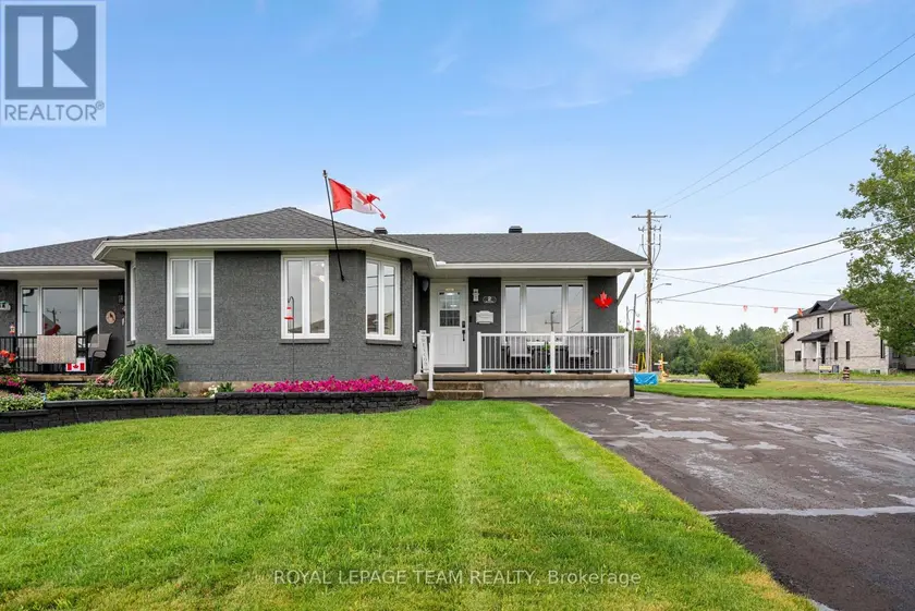 Semi-Detached/Link at 2 BILLINGS AVENUE W, South Dundas