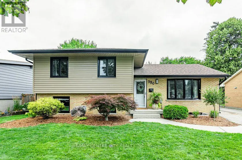 Detached at 380 MAGNOLIA CRESCENT, London East