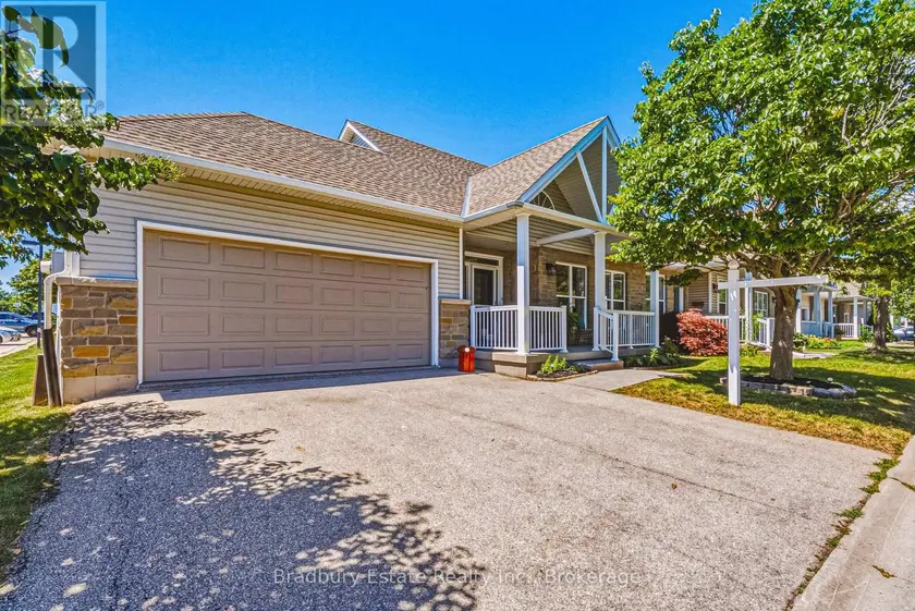 Townhouse at 23 - 20 KITTY MURRAY LANE, Hamilton