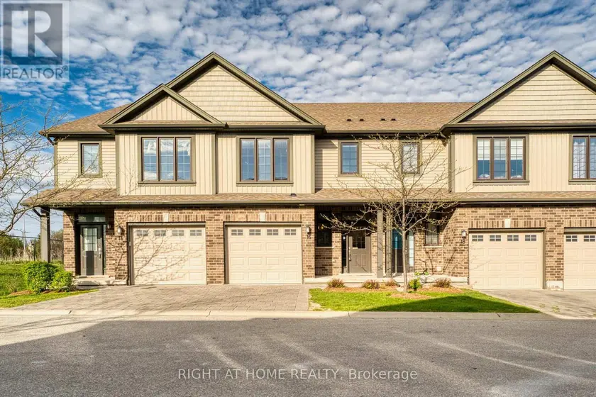 Townhouse at 16 - 1030 OAKCROSSING GATE, London North