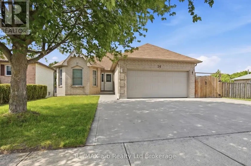 Multiplex at 54 PEBBLE BEACH COURT, Woodstock