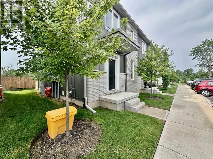 Townhouse at 21 - 121A MOFFATT STREET, St. Catharines