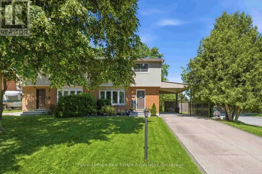 Semi-Detached/Link at 2 WEDGEWOOD AVENUE, Hamilton