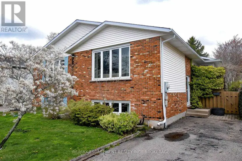 Semi-Detached/Link at MAIN - 87 CHAPEL HILL CRESCENT, Welland
