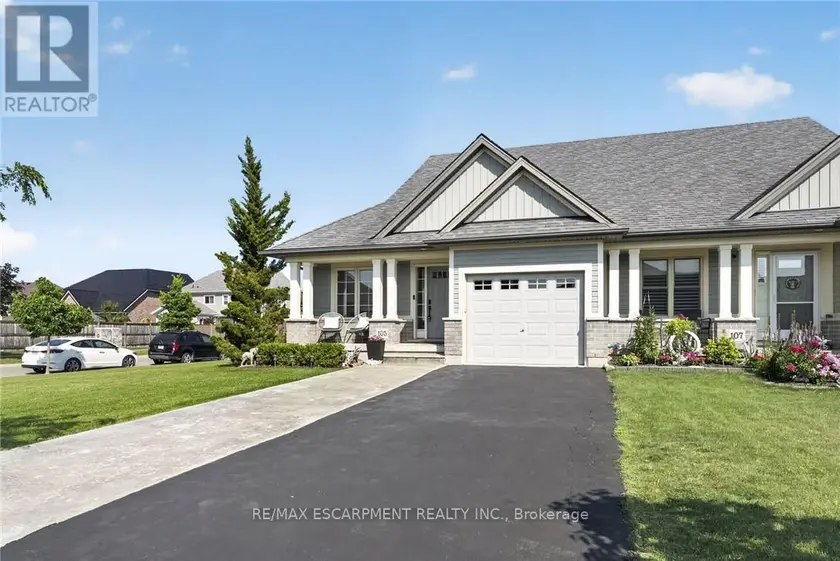 Semi-Detached/Link at 105 ANASTASIA BOULEVARD, West Lincoln