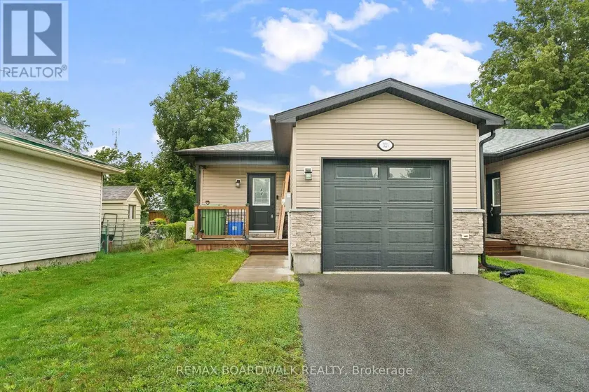 Townhouse at A - 32 DAVID STREET, Edwardsburgh/Cardinal