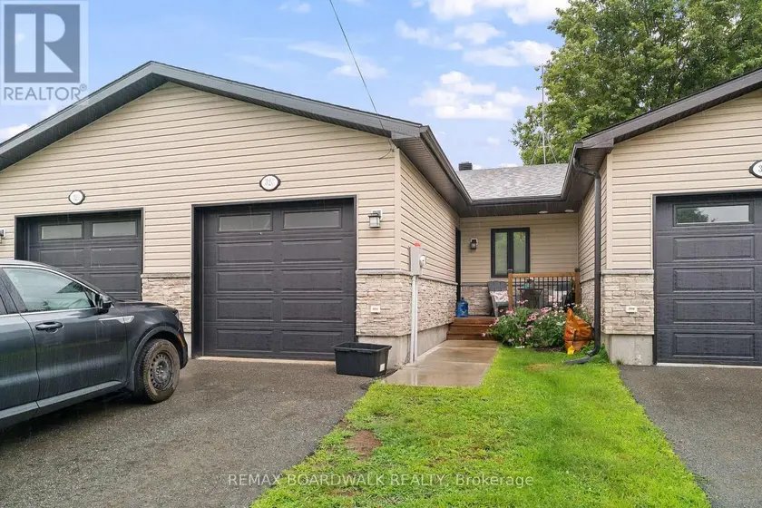 Townhouse at C - 32 DAVID STREET, Edwardsburgh/Cardinal