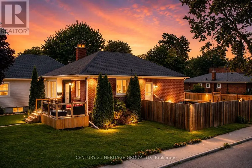 Detached at 47 BRUCEDALE AVENUE E, Hamilton