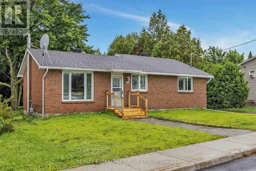 Detached at 636 WATER STREET, Alfred and Plantagenet