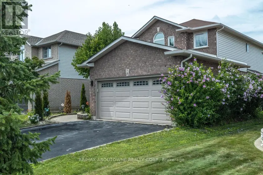 Detached at 14 SABLE DRIVE, Hamilton