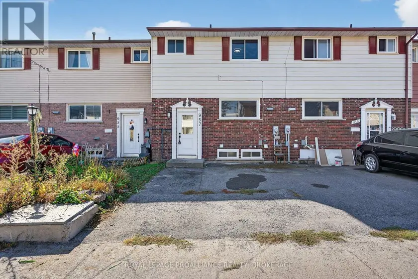 Townhouse at 957 OAKVIEW AVENUE, Kingston