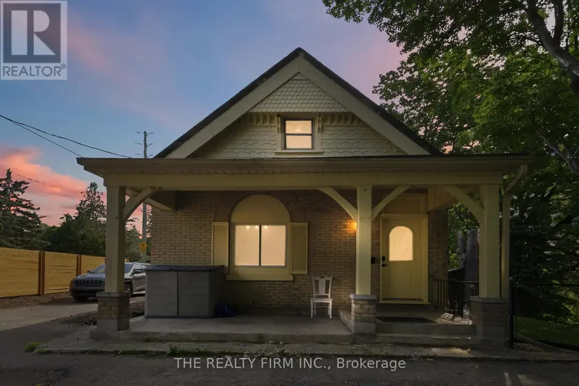 Detached at 340 RIVERSIDE DRIVE, London North