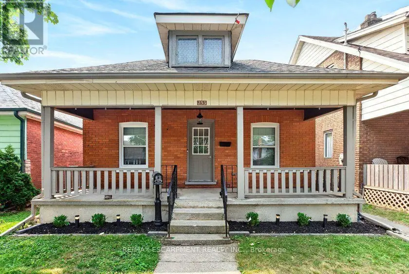 Detached at 253 MARLBOROUGH STREET, Brantford