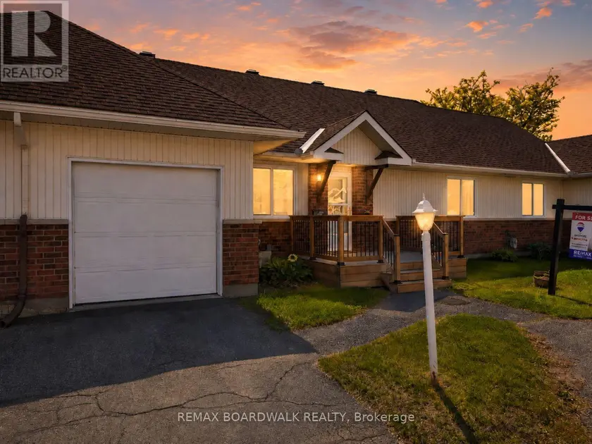 Townhouse at 206 OAK LEAF PRIVATE, Ottawa