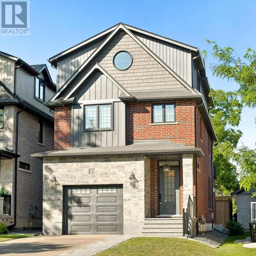 Detached at 17 AVONDALE AVENUE S, Waterloo