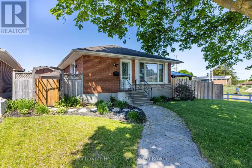 Detached at 153 SPRINGBANK AVENUE N, Woodstock