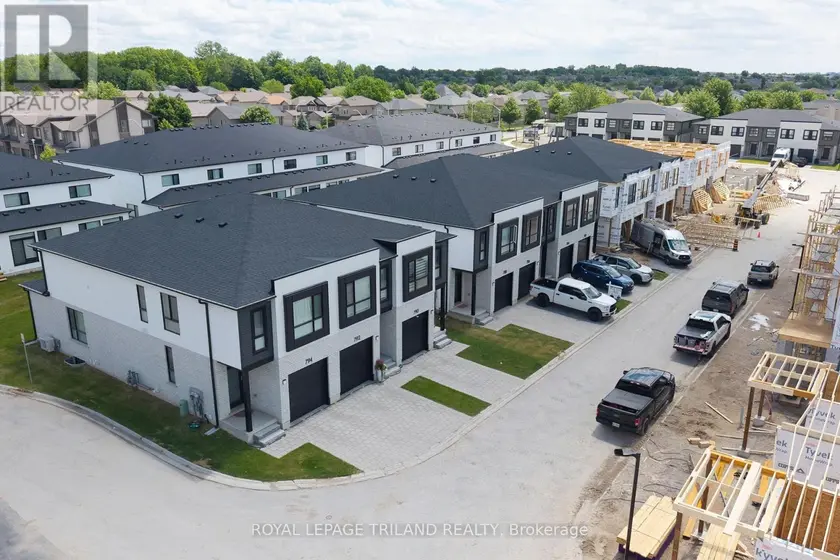 Townhouse at 760 BANYAN LANE, London North
