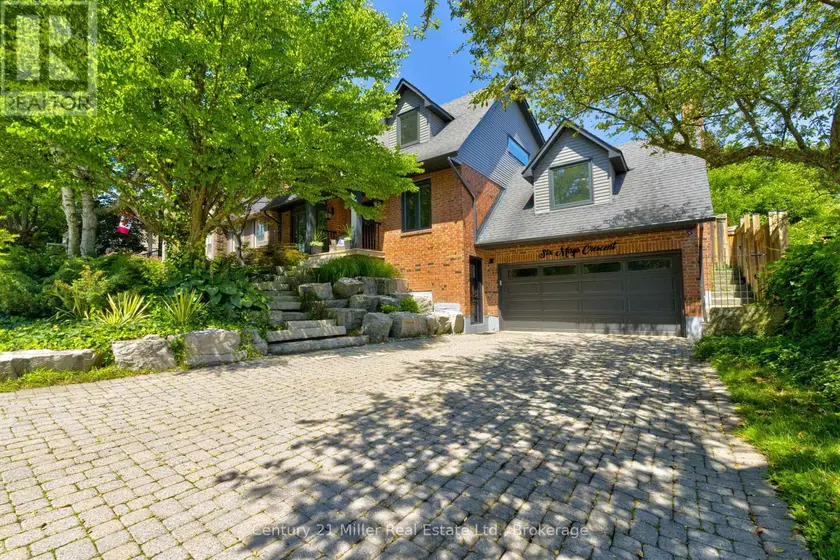Detached at 6 MAYS CRESCENT, Hamilton