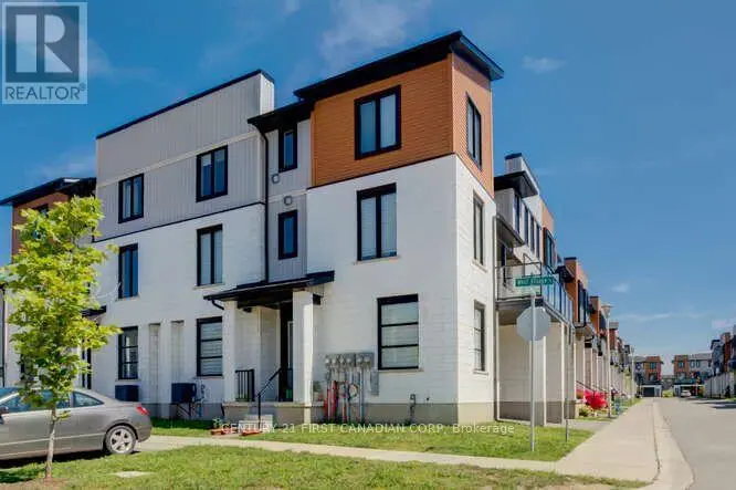 Townhouse at 970 BATTERY PARK, London