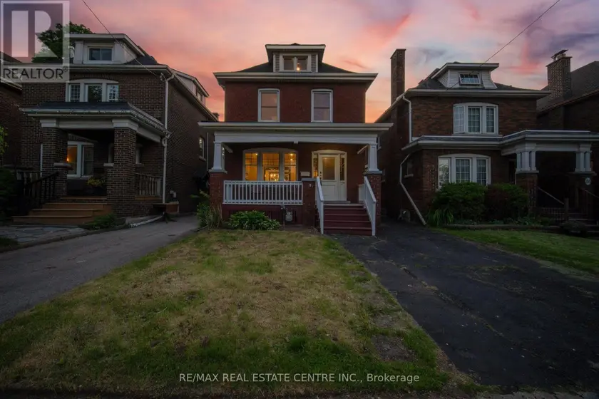 Detached at 90 HOLTON AVENUE S, Hamilton