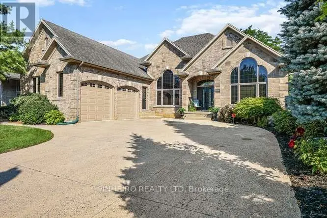Detached at 1802 RIVERBEND ROAD, London South