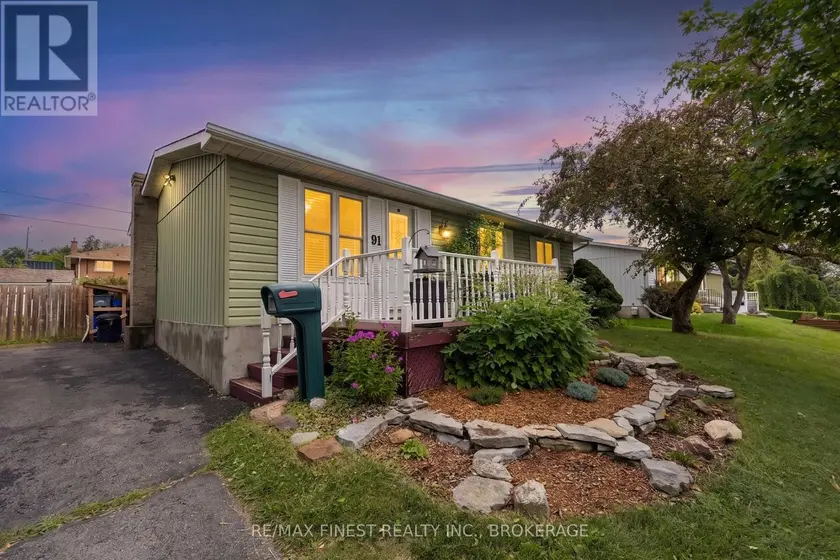 Detached at 91 CAMBRIDGE CRESCENT, Loyalist