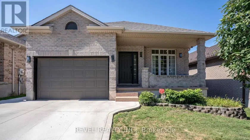 Detached at 857 CRESTHAVEN CRESCENT, London South