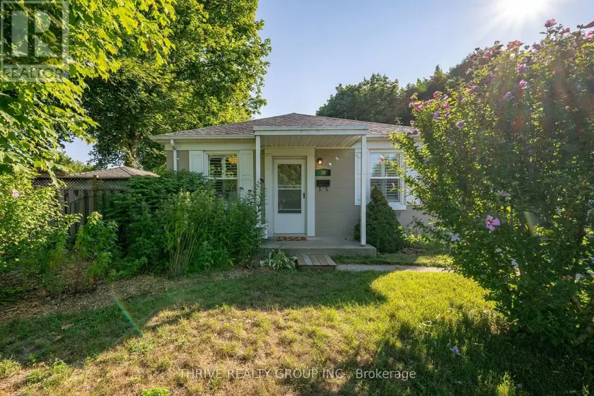 Detached at 38 BELLWOOD CRESCENT, London East