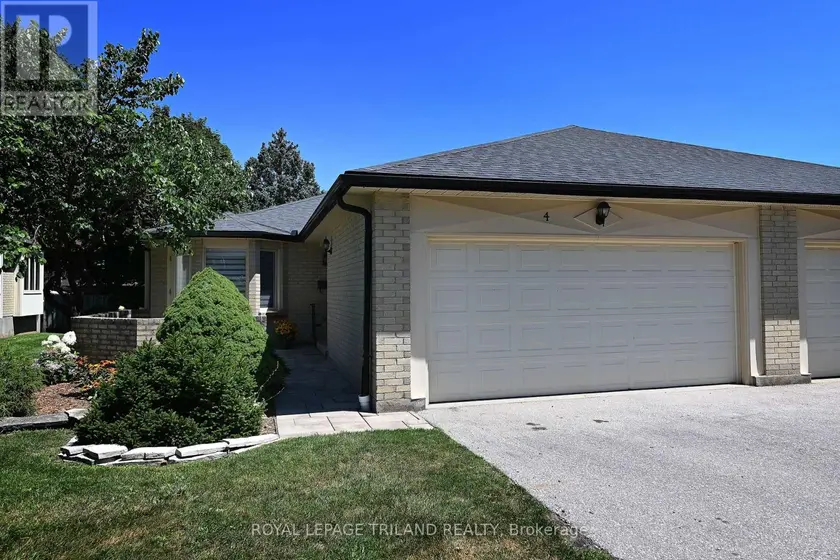 Townhouse at 4 - 94 PINE VALLEY GATE, London South