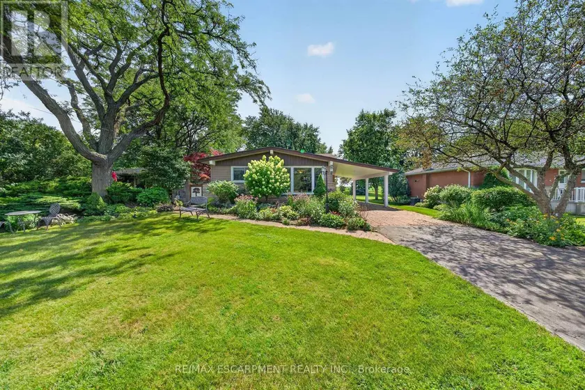 Detached at 8399 DICKENSON ROAD E, Hamilton