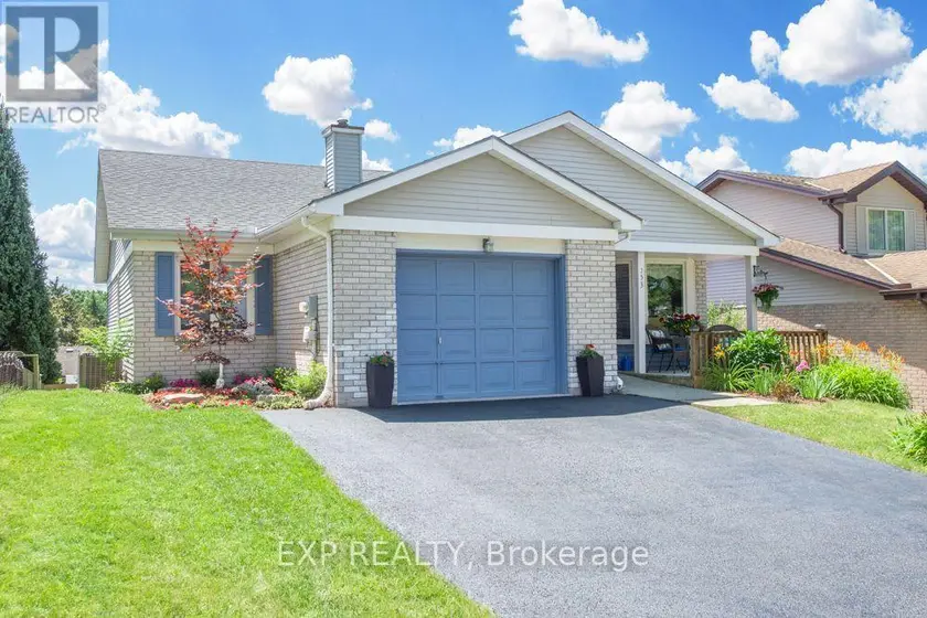 Detached at 153 ONEIDA PLACE, Kitchener