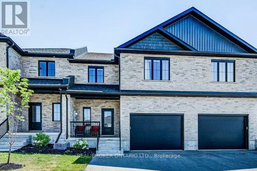 Townhouse at 654 WRAY AVENUE S, North Perth