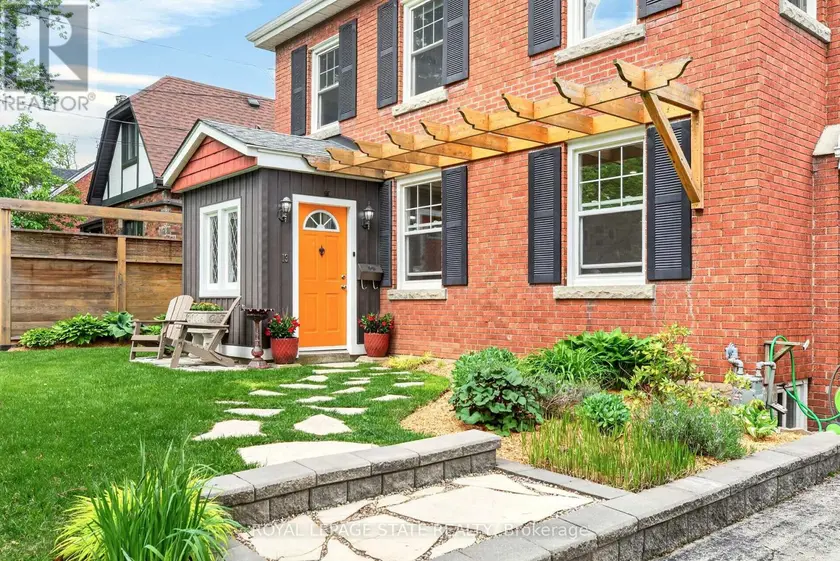 Detached at 13 TWEEDSMUIR AVENUE, Hamilton