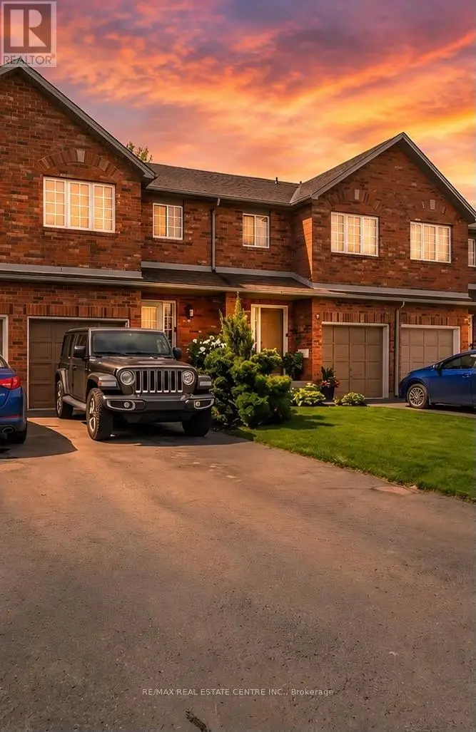Townhouse at 29 - 10 CADHAM BOULEVARD, Hamilton