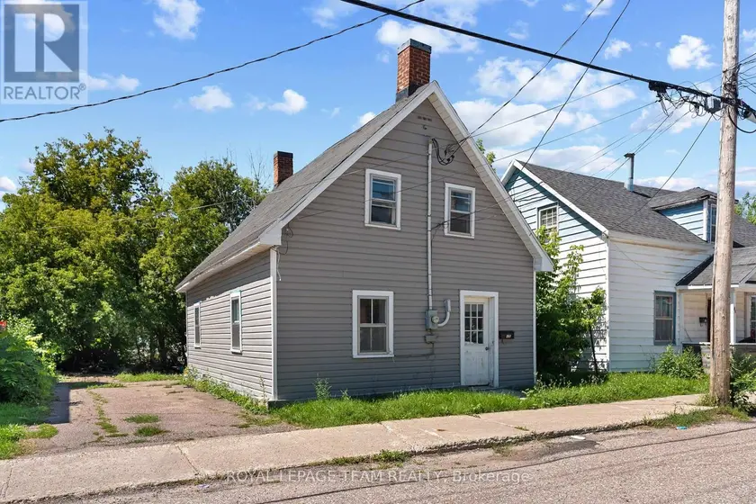 Detached at 42 BONNECHERE STREET S, Renfrew