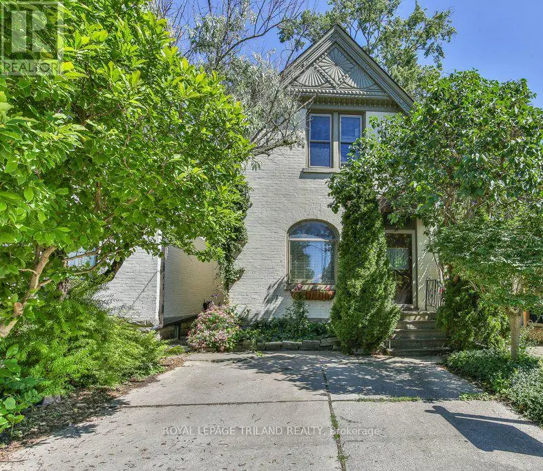 Detached at 38 BYRON AVENUE E, London South