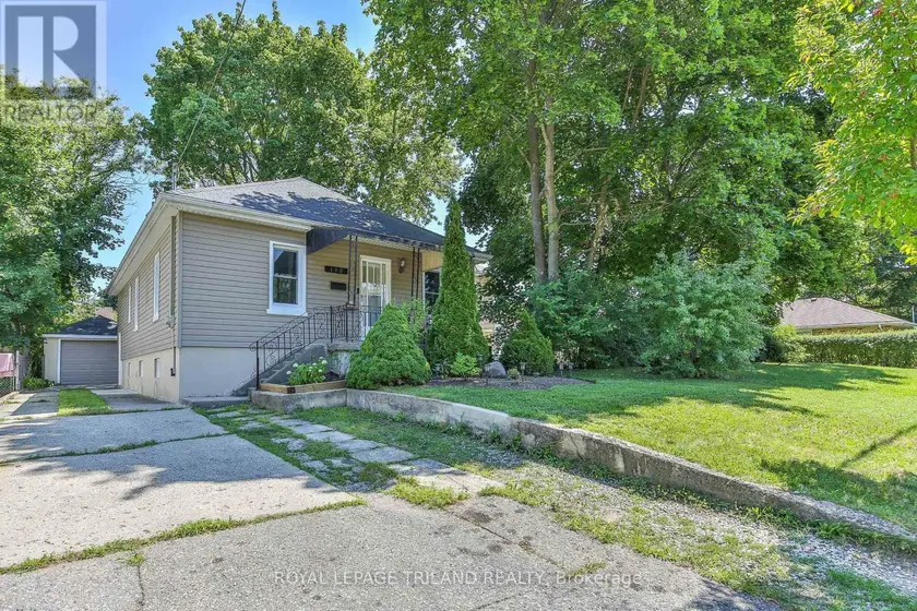 Detached at 190 TAYLOR STREET, London East