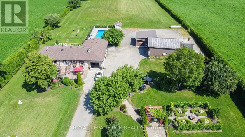 Detached at 243067 5TH SIDE ROAD, Amaranth