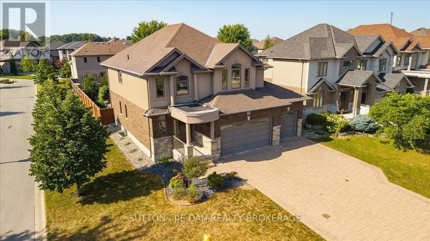 Detached at 1304 EAGLETRACE DRIVE, London North